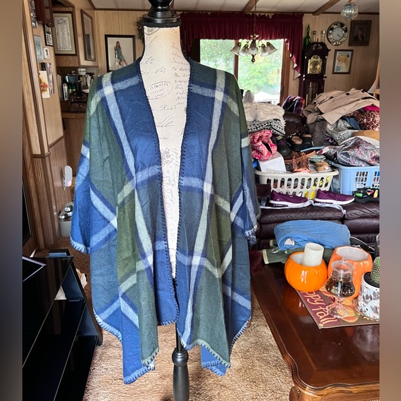 Plaid WOOLRICH Shawl Blanket Wrap Poncho ~ One Size Fits All. - Picture 15 of 15